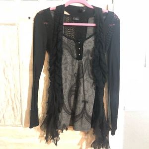 Black and grey long sleeve daytrip top